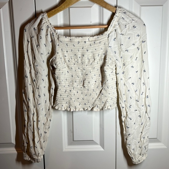 Arizona Jean Company Tops - Arizona Jean Co. Small. White flowery Blouse